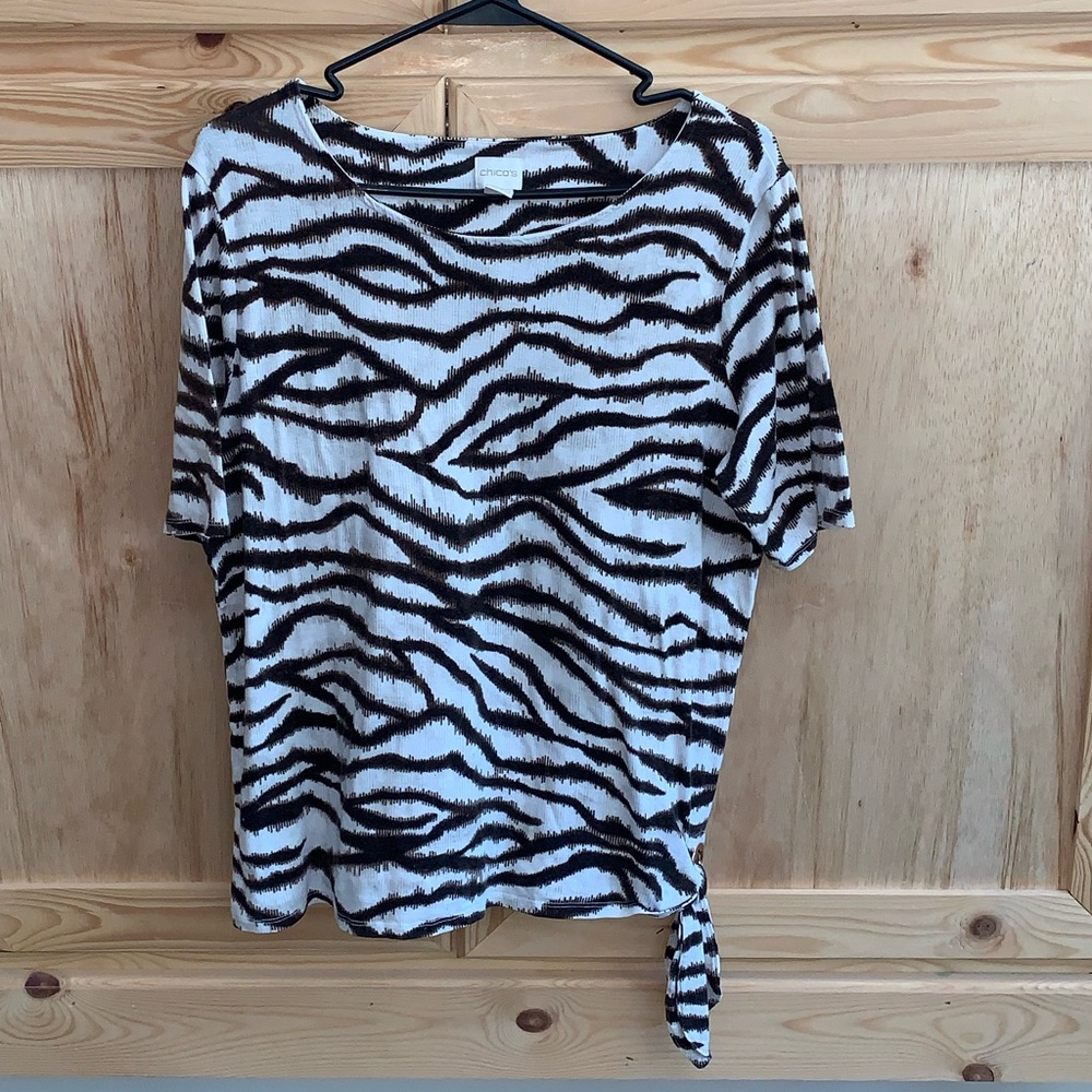 Chico’s printed grommet tie bottom shirt size 2 (L 12)